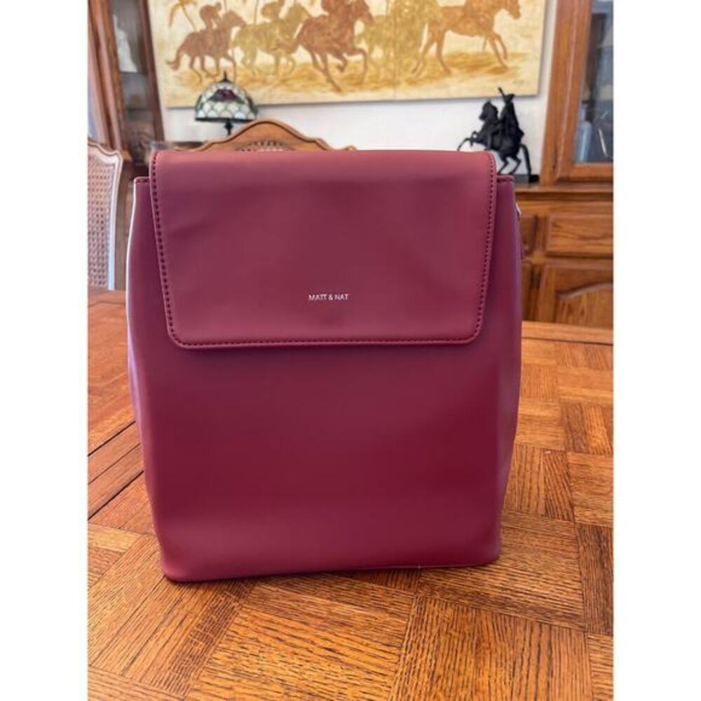Matt & Nat Vegan Handbag & Backpack in one.